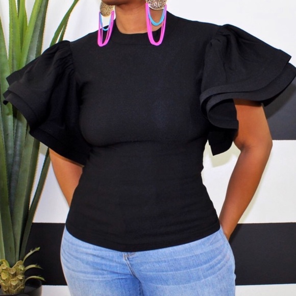 Tops - Black fab top 🖤